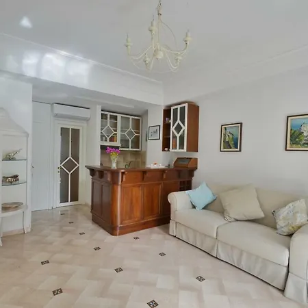 Appartamento Casa Gadeamus Via Le Botteghe 12 Capri